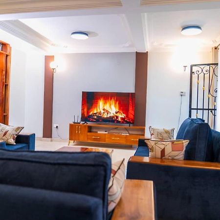 Elena & Kimberly Apartment Gulu ภายนอก รูปภาพ