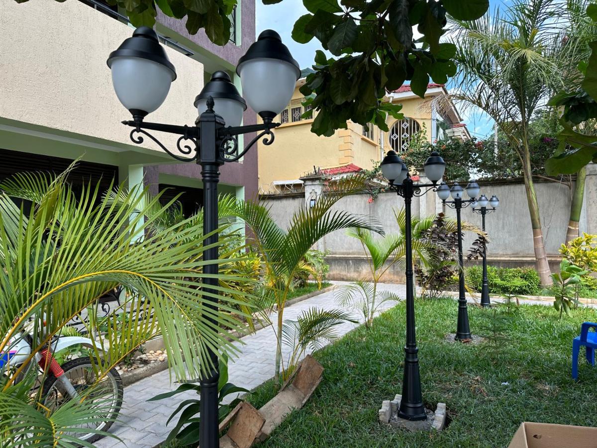 Elena & Kimberly Apartment Gulu ภายนอก รูปภาพ