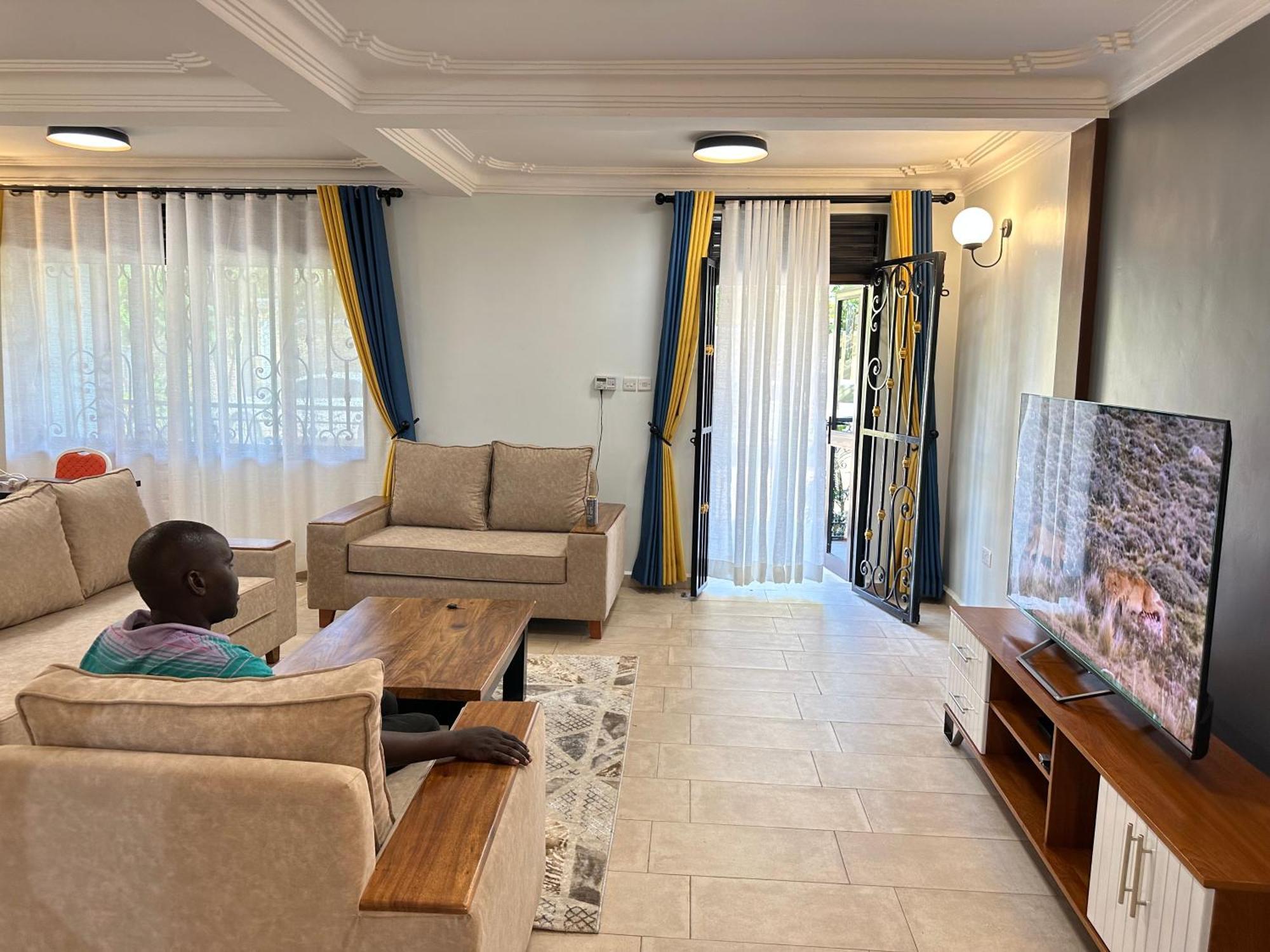 Elena & Kimberly Apartment Gulu ภายนอก รูปภาพ