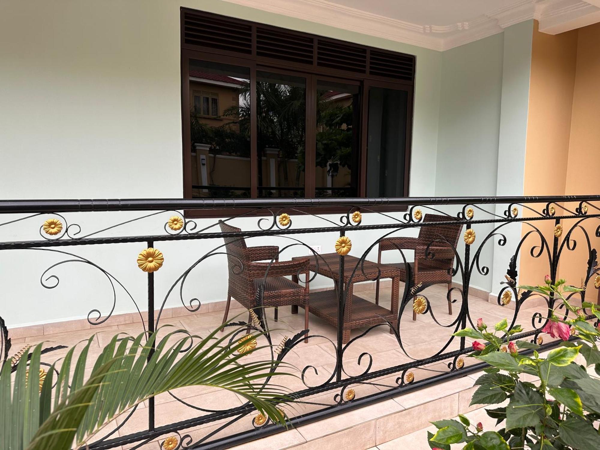 Elena & Kimberly Apartment Gulu ภายนอก รูปภาพ