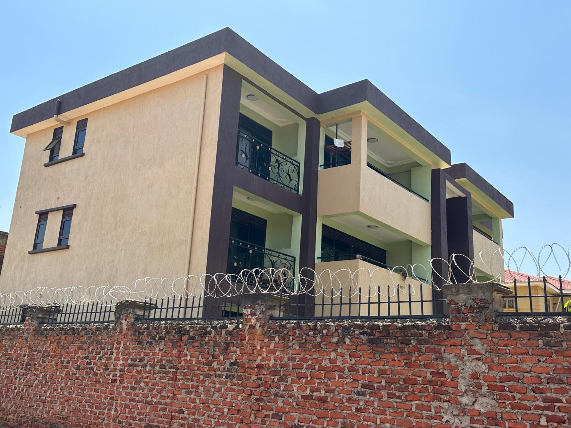 Elena & Kimberly Apartment Gulu ภายนอก รูปภาพ