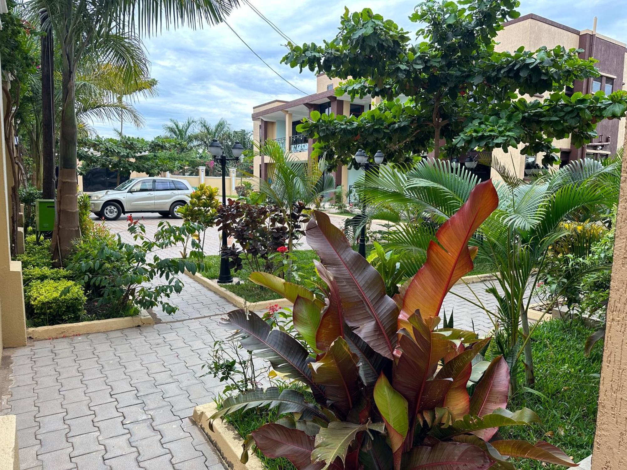 Elena & Kimberly Apartment Gulu ภายนอก รูปภาพ