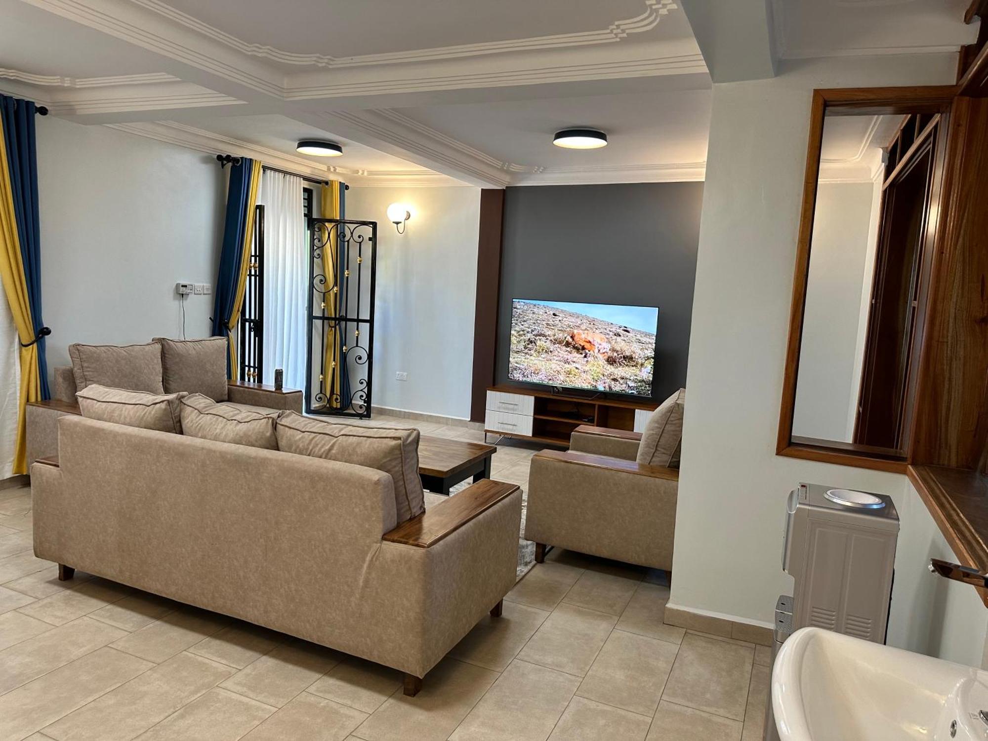 Elena & Kimberly Apartment Gulu ภายนอก รูปภาพ
