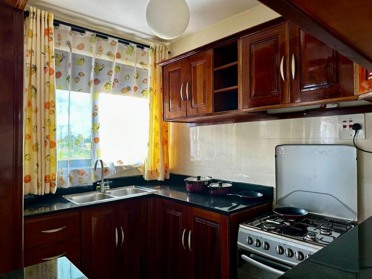 Elena & Kimberly Apartment Gulu ภายนอก รูปภาพ