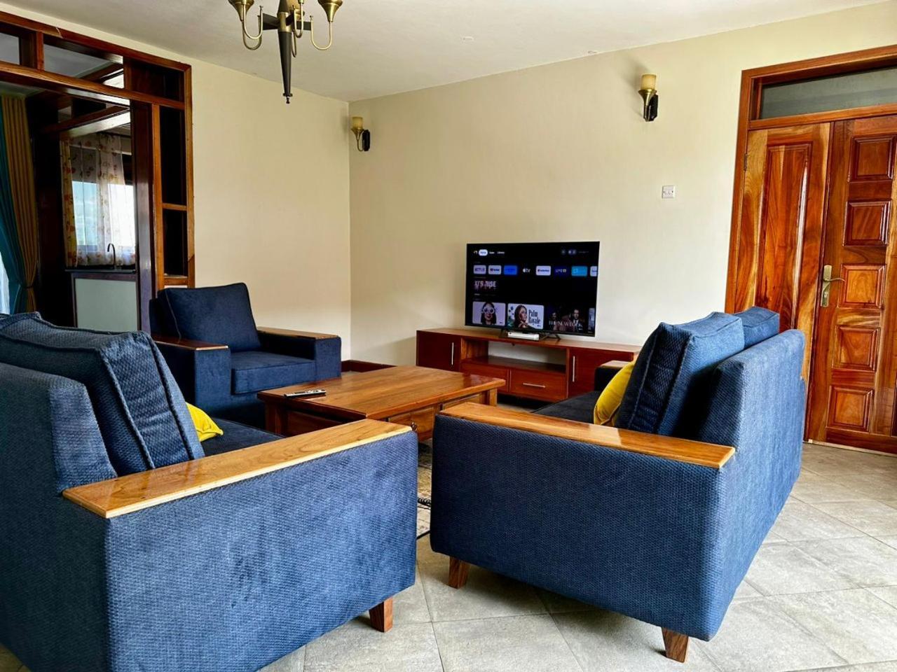 Elena & Kimberly Apartment Gulu ภายนอก รูปภาพ