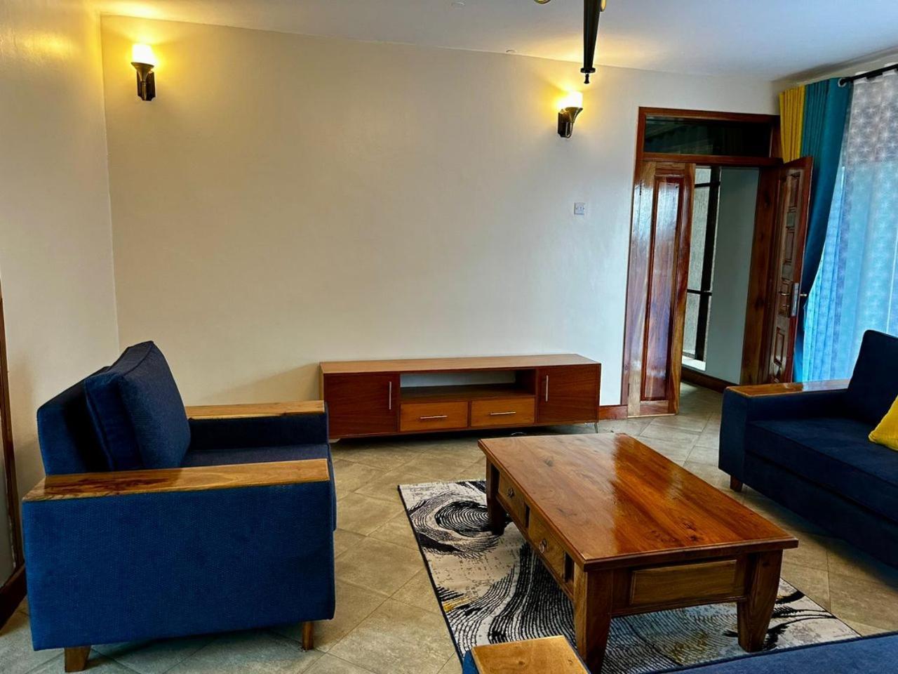 Elena & Kimberly Apartment Gulu ภายนอก รูปภาพ