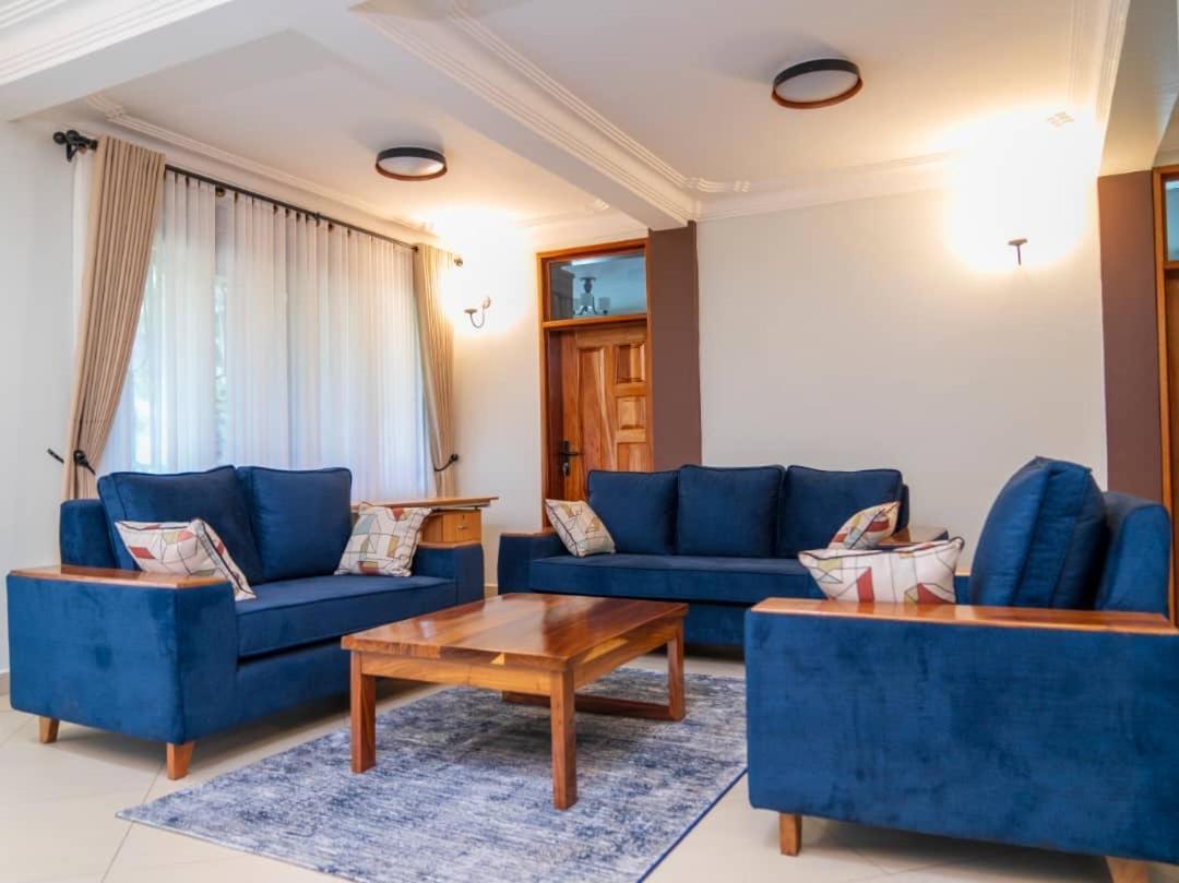 Elena & Kimberly Apartment Gulu ภายนอก รูปภาพ