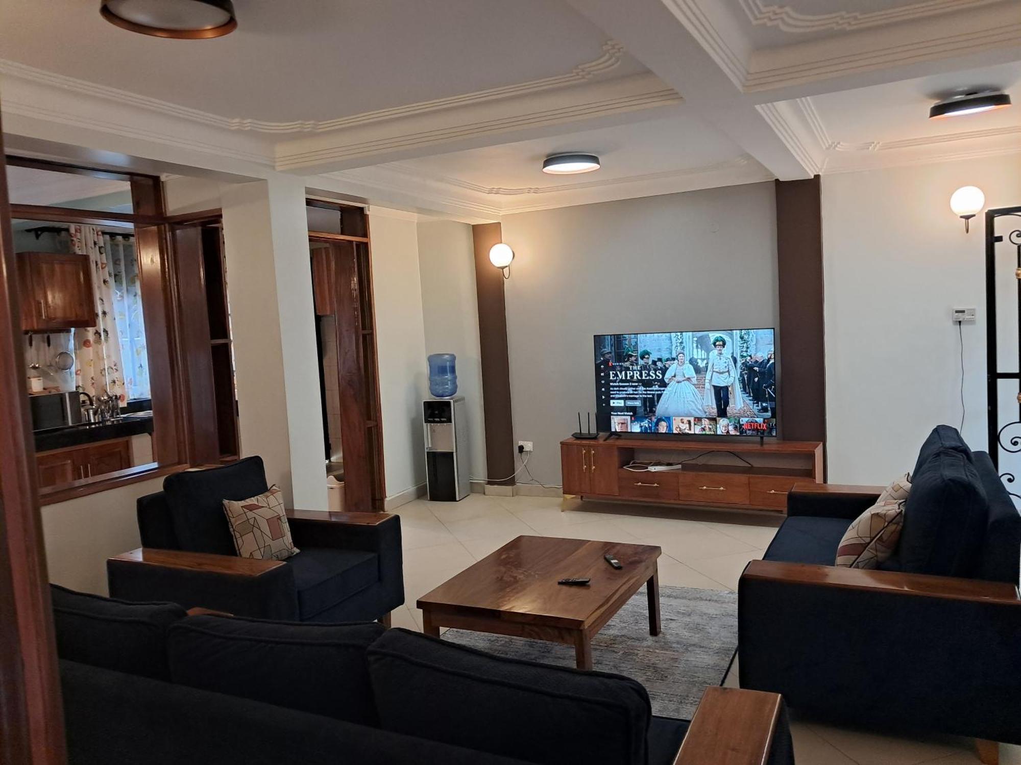 Elena & Kimberly Apartment Gulu ภายนอก รูปภาพ