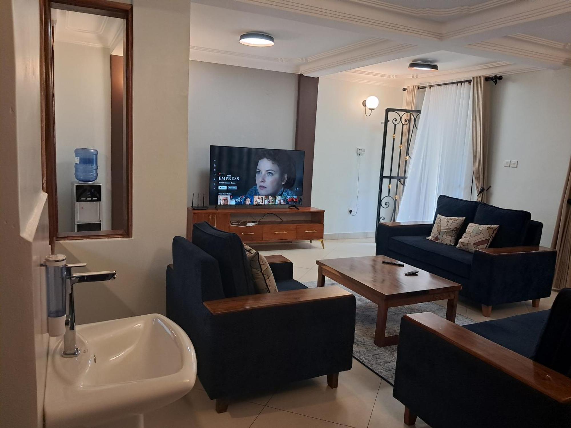 Elena & Kimberly Apartment Gulu ภายนอก รูปภาพ