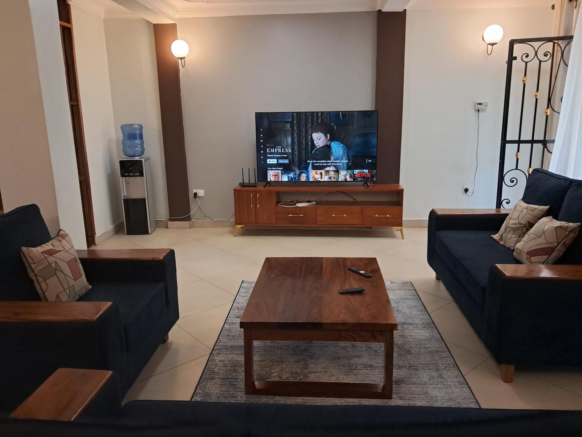 Elena & Kimberly Apartment Gulu ภายนอก รูปภาพ